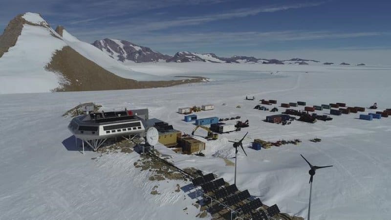 As ice thins, Antarctic mountains reveal a hidden iron supply to the ocean Image: The Princess Elisabeth Antarctic Research Station