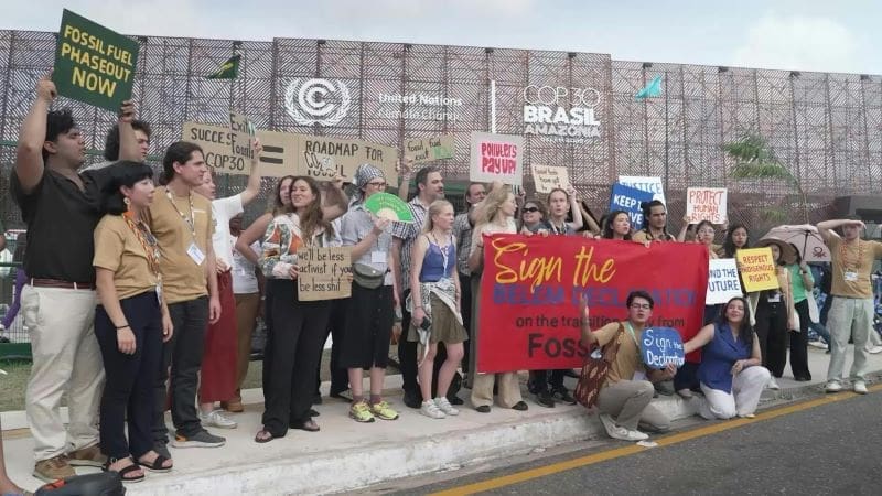 Lula pushes fossil fuel 'roadmap' back to center of COP30 Image: protesters at COP30 (s. Lula, climate change, climate deal)