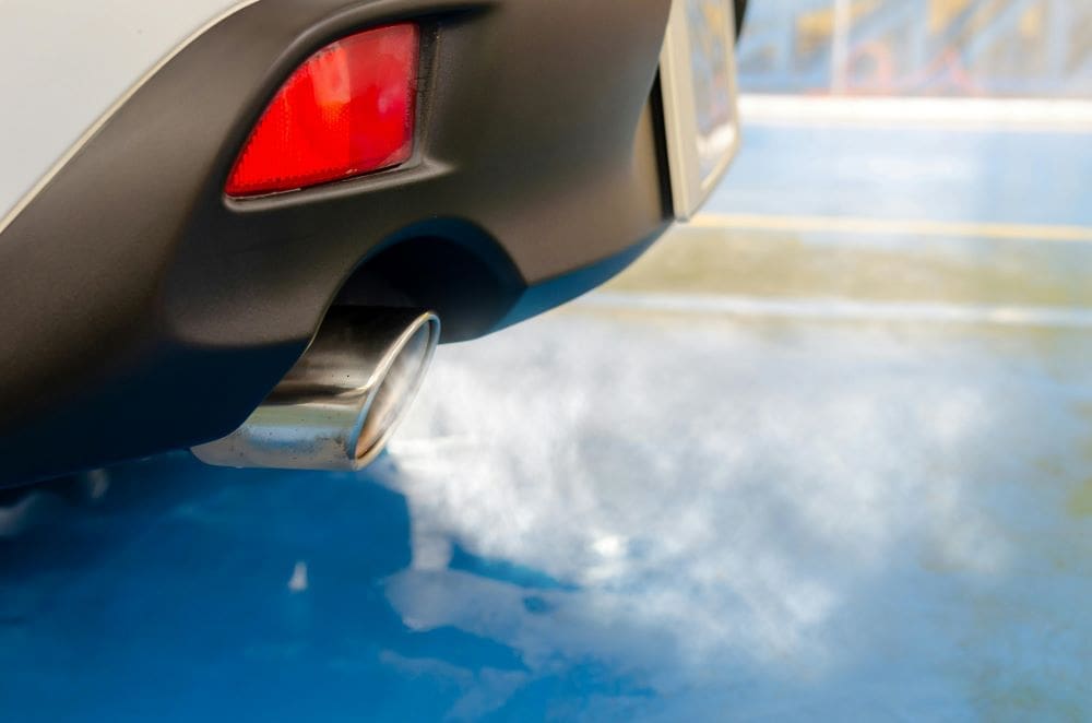 Image: car exhaust pollution (s. 2035 combustion-engine ban, climate)