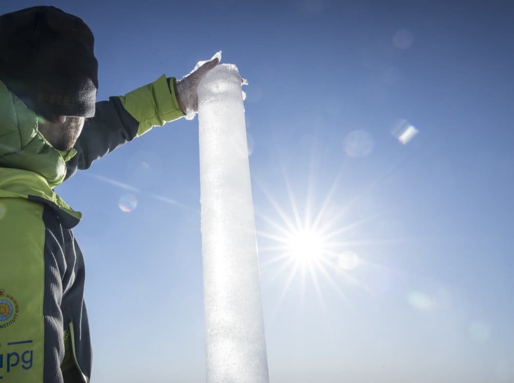 Image: An ice core from Svalbard (2023)