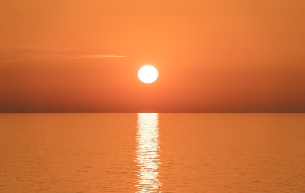 Experts say oceans soaked up record heat levels in 2025 Image: ocean, sunset
