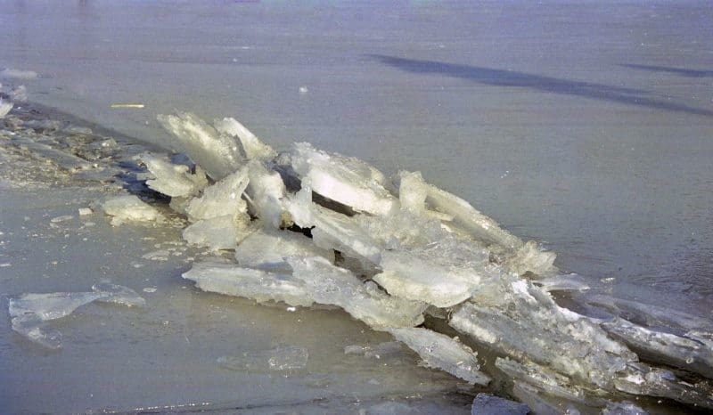Japan's 'godless' lake warns of creeping climate change Image: Omiwatari at Lake Suwa (s. frozen lake, climate change)