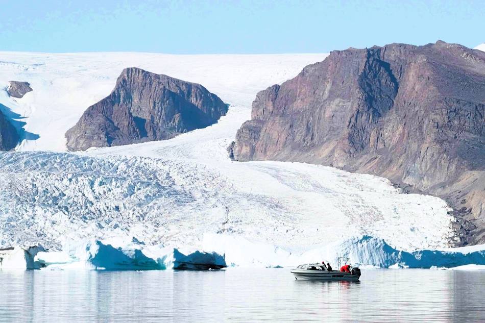 Image: Tidewater glacier in Inglefield Bredning, Greenland