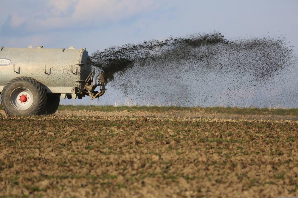 Image: Tractor, Field, Agriculture, Fertilisers (s. India fertiliser output)