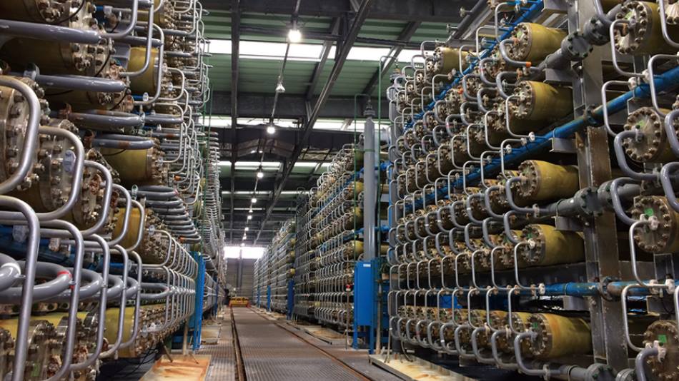 Image: seawater desalination systems using RO membrane technology