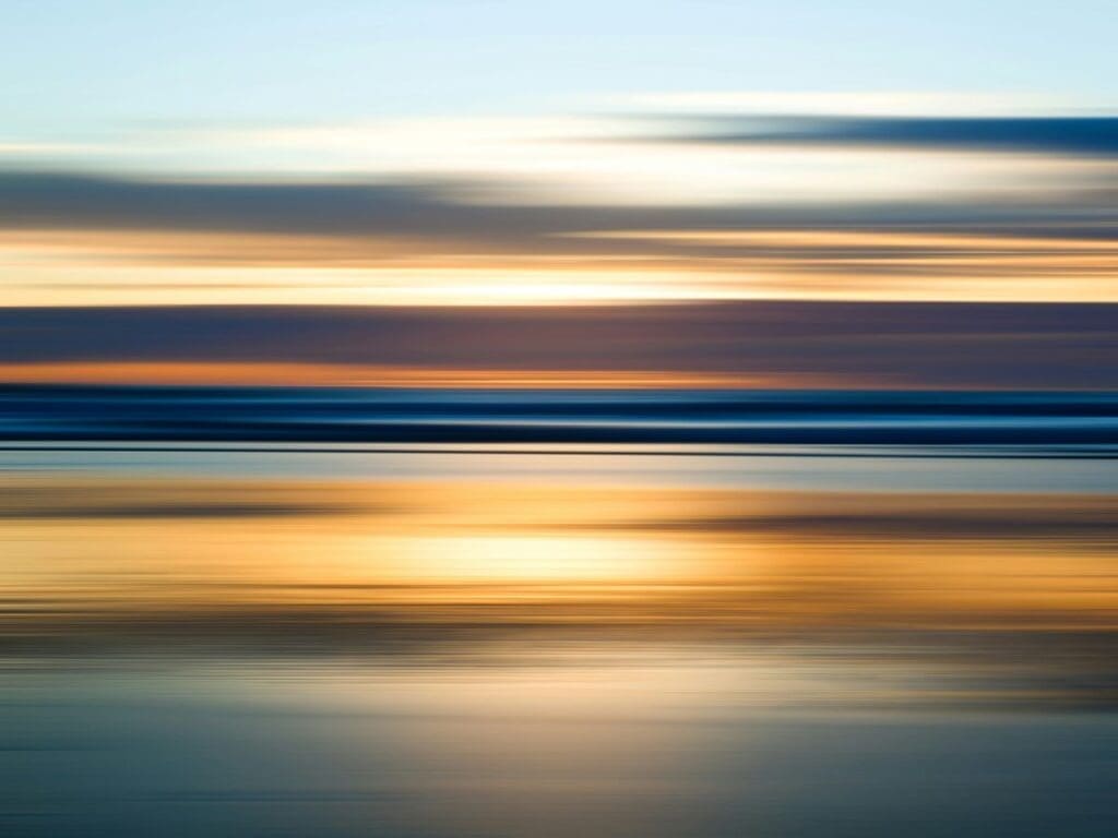 UN warns of strong looming El Niño Image: sunset over the ocean